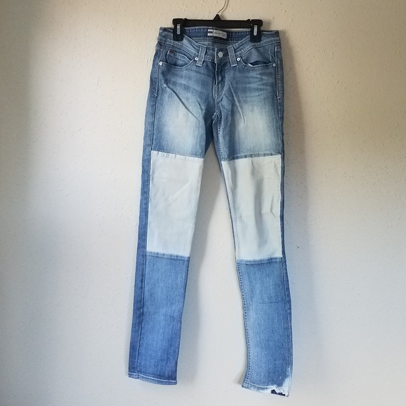different color levis